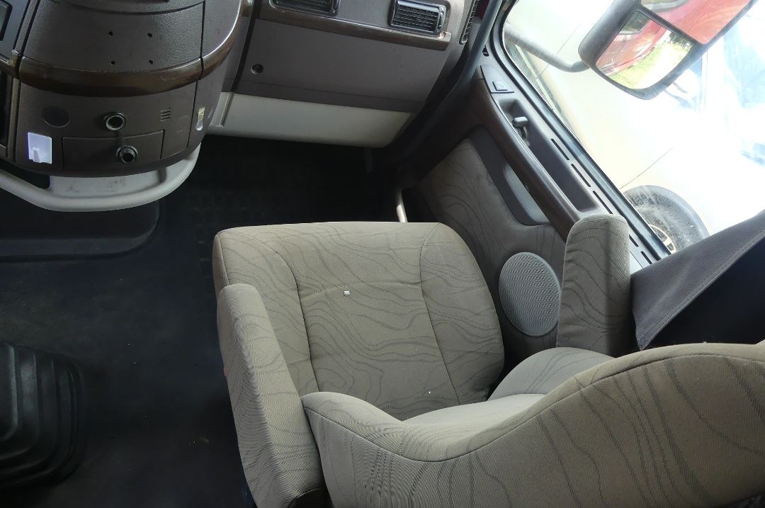 2014 VOLVO VNL 64T - Image 10